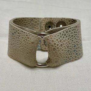 Tandy Leather Cream Bracelet with Blue & Yellow Colorful Speckle Design and Ring